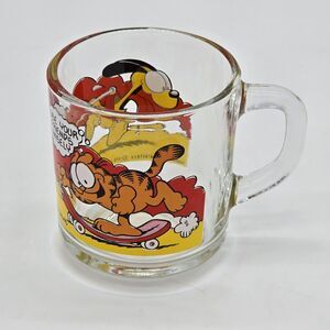 Vintage 1978 McDonalds Garfield & Odie Skateboard Themed Glass Mug